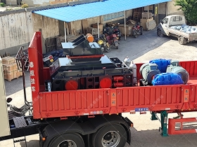1000x700液壓對輥爱威奶下载發貨 發往非洲肯尼亞蒙巴薩