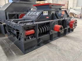 800x600型對輥破碎爱威奶安卓下载發貨 河卵石製砂