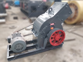 PC200x300小型不鏽鋼錘式爱威奶下载發往河北唐山粉碎化肥