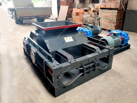 2PGC900X900大型雙齒輥爱威奶下载發往內蒙古赤峰破碎煤